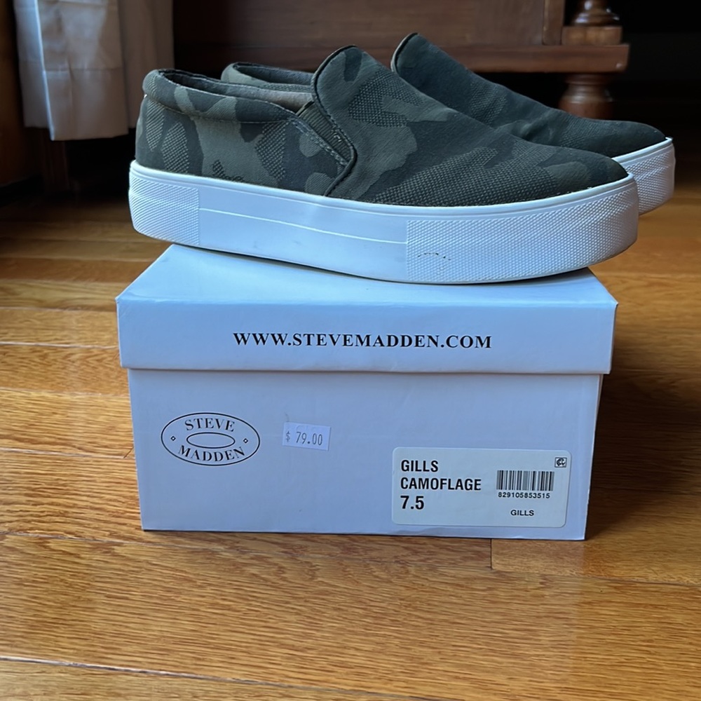 Steve Madden camouflage slip on